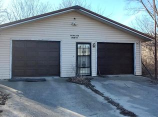 102 S Crew St, Mount Union, IA 52644