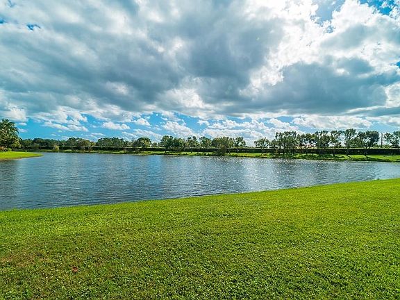 2nd image of 5842 Crystal Shores Dr APT 103