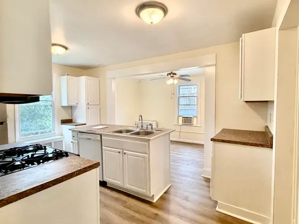 53 Grove St, Carbondale, PA 18407