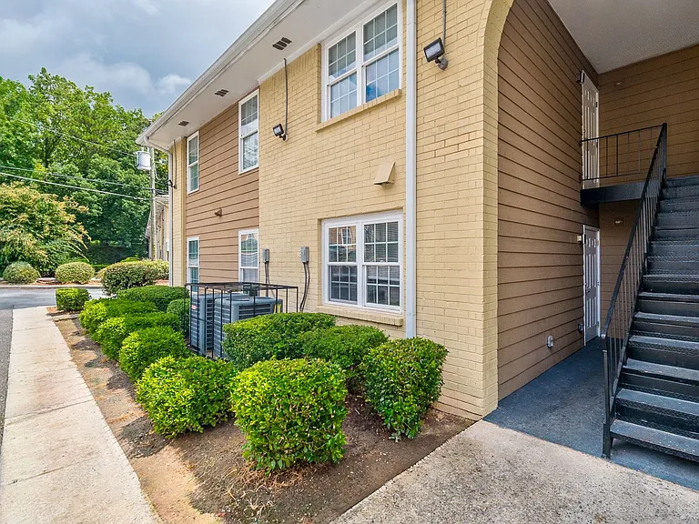 Crystal Heights Apartments — Photo 10