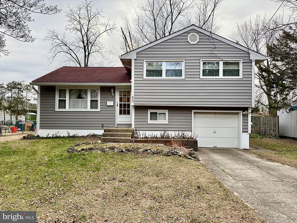 1st image of 800 Leonard Dr