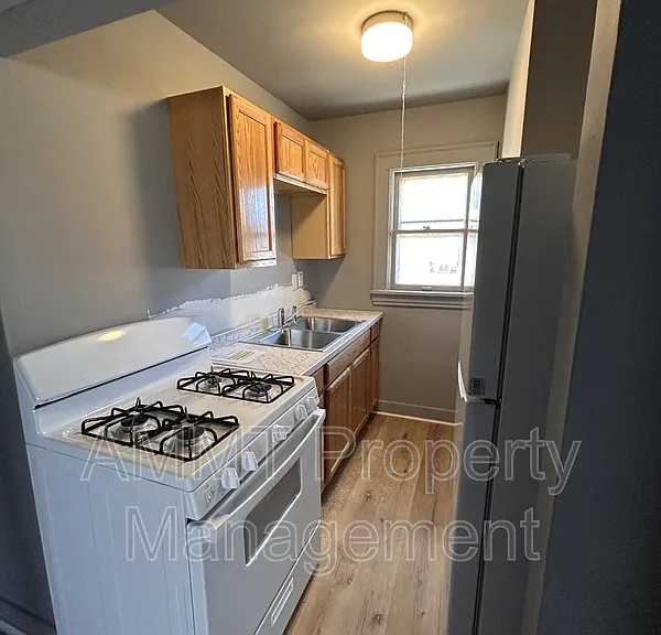 1534 3rd Ave SE #4 — Photo 2