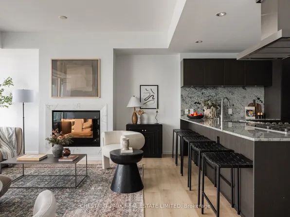 180 University Ave Unit 3203, Toronto, ON M5H 0A2