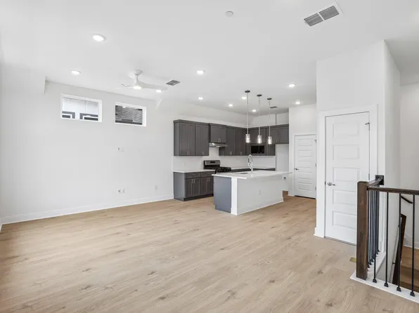 200 W 56th St Unit 1104, Austin, TX 78751