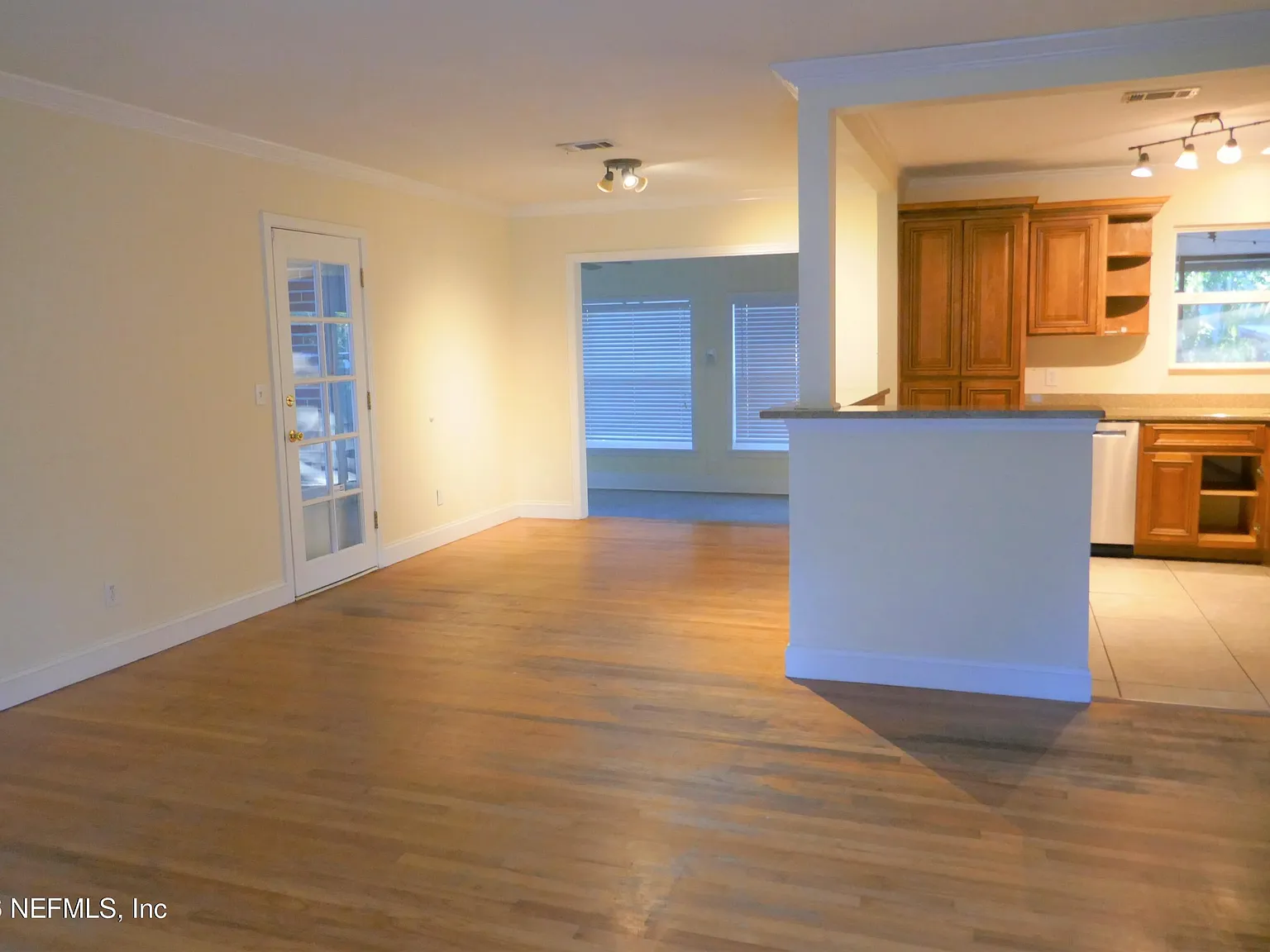 3 bed, 2.0 bath, 1256 sqft, $1,900 — Photo 3