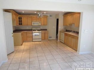 33 Meadow Dr, Totowa, NJ 07512