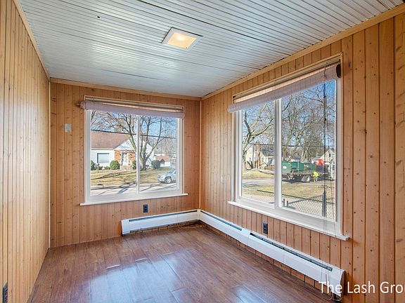 4th image of 1246 Lewison Ave NE