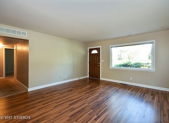2nd image of 2 S Willow Way