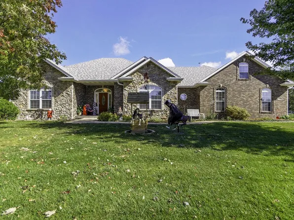 822 S Central St, Centralia, MO 65240