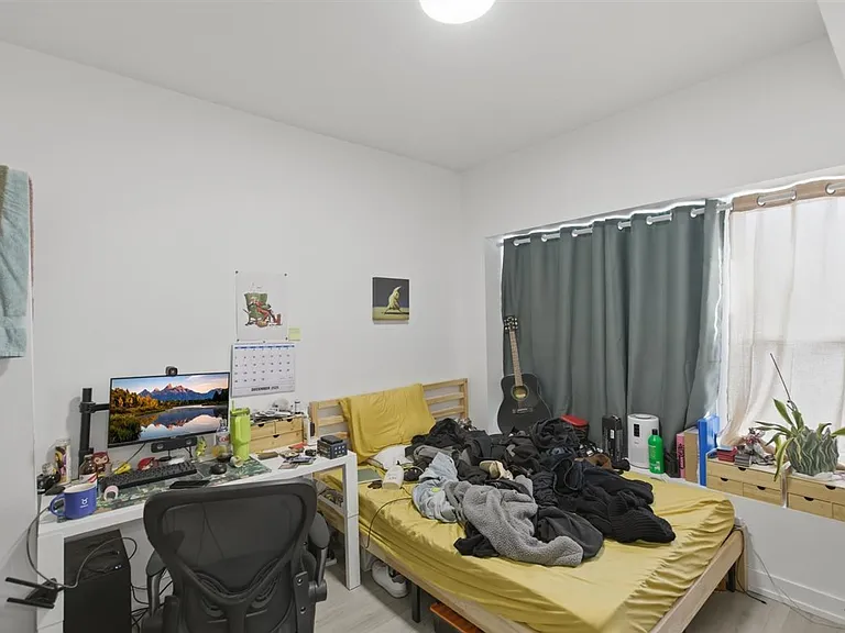 4939 N Saint Louis Ave #3V — Photo 4