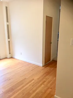 Rented by Halvatzis Realty | media 9