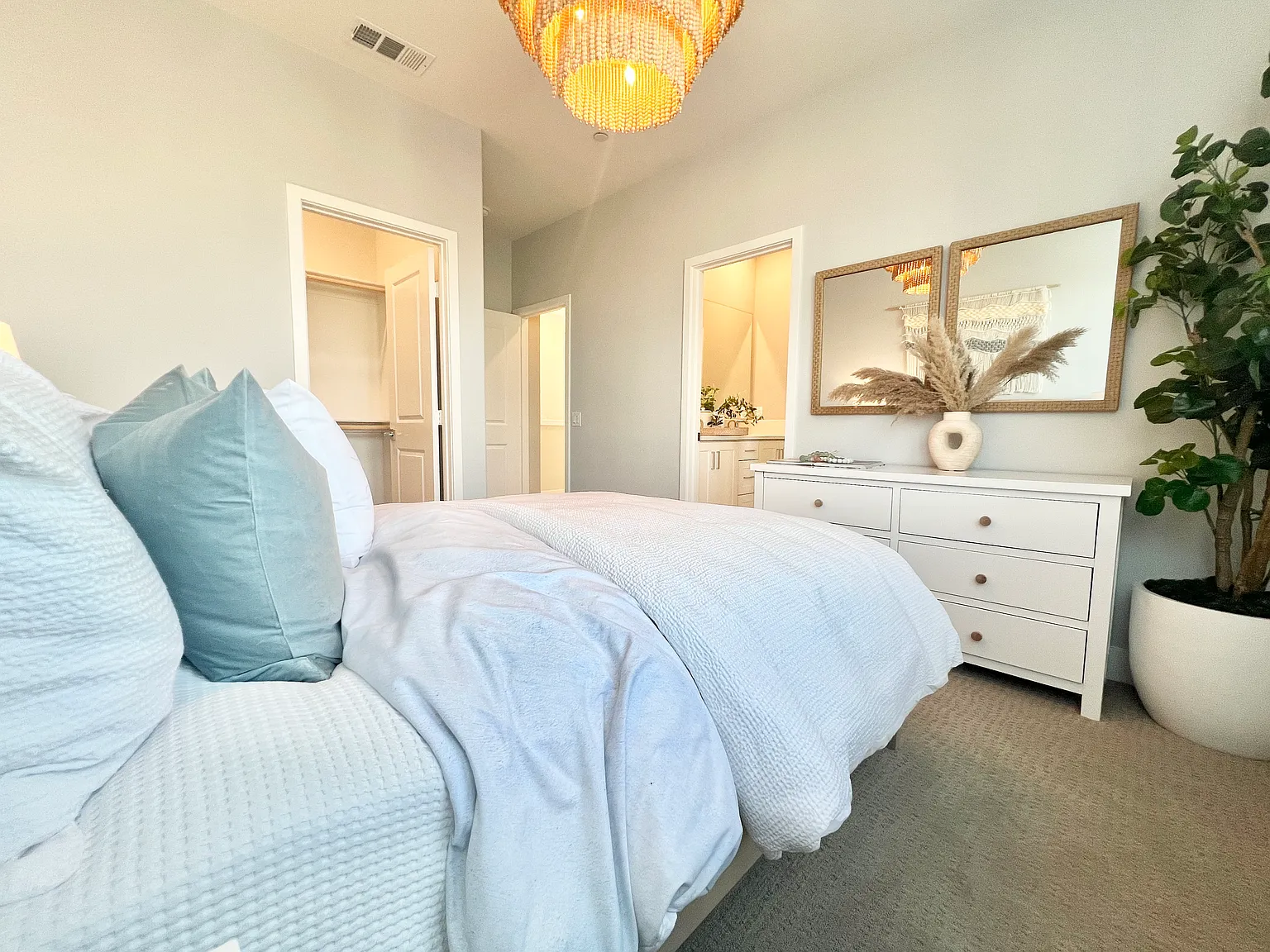 4 bed, 2.5 bath, 1974 sqft, $4,750 — Photo 1