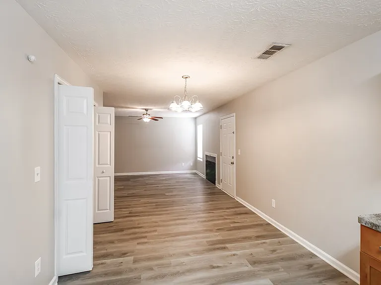 160 Avery Dr — Photo 6