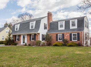 26 Knollwood Rd, West Hartford, CT 06110