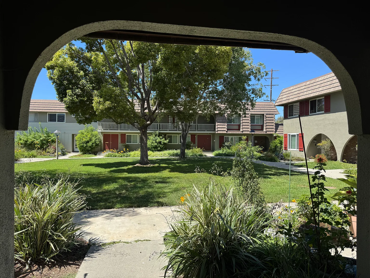 4 bed, 1.5 bath, 1508 sqft, $3,925 — Photo 2