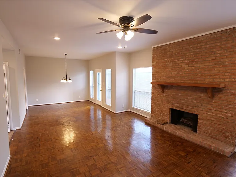 9526 Val Verde St — Photo 7
