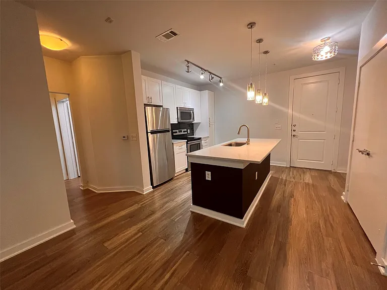 1900 Barton Springs Rd #4041 — Photo 11