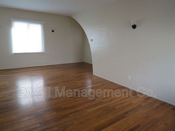 4th image of 3529 1/2 Park Blvd