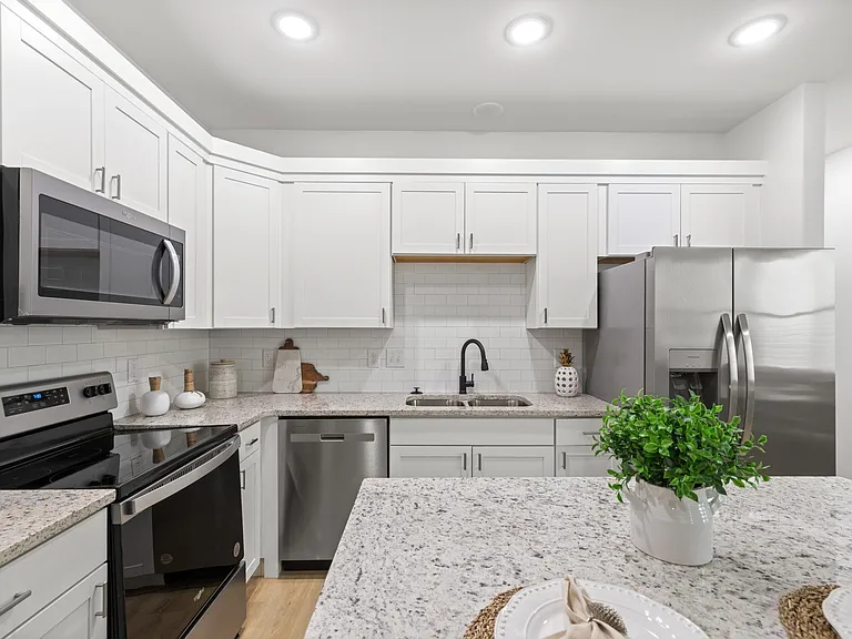 689 Neighborhood Rd — Photo 3