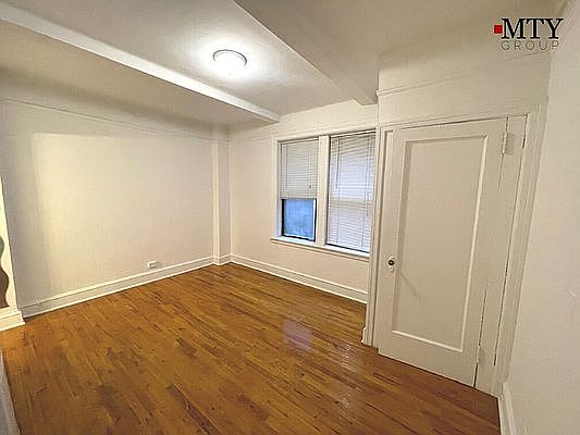 3rd image of 155 E 52nd St #5OJ
