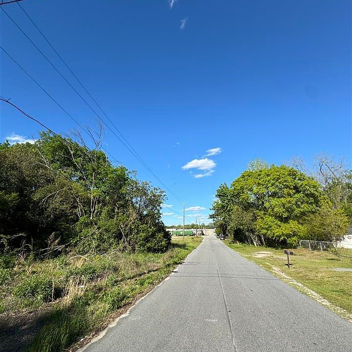 2nd image of 115 1st St