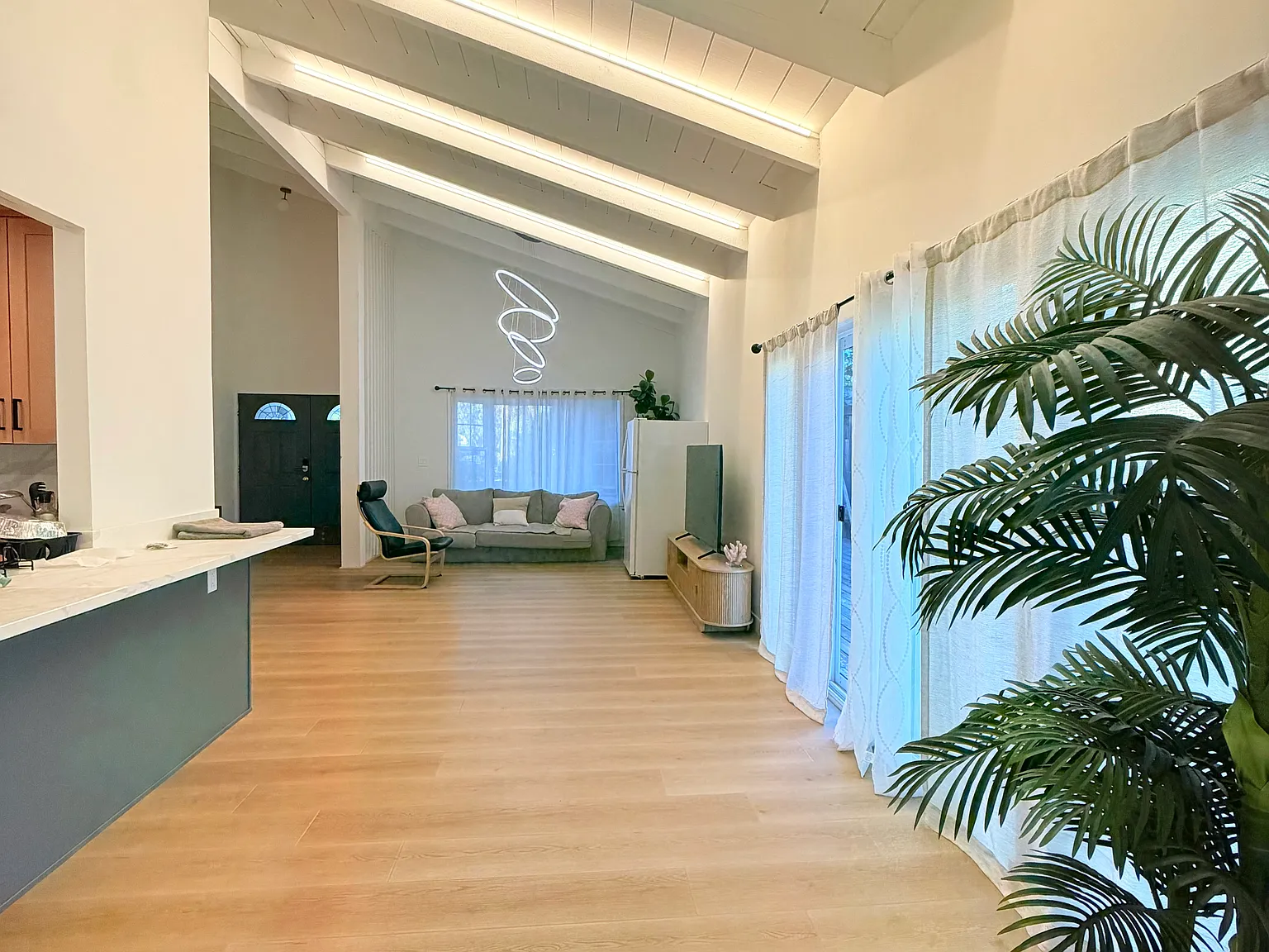 7 bed, 3000 sqft, $1,500 — Photo 4
