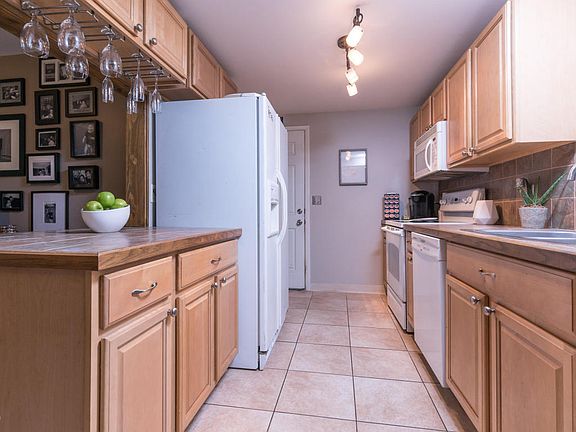 5th image of 70 Arrow Wood Pl