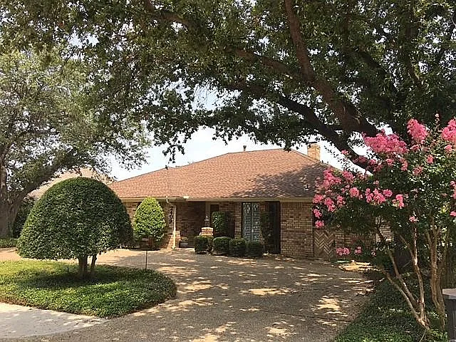 3 bed, 2.5 bath, 2300 sqft, $3,100 — Photo 2