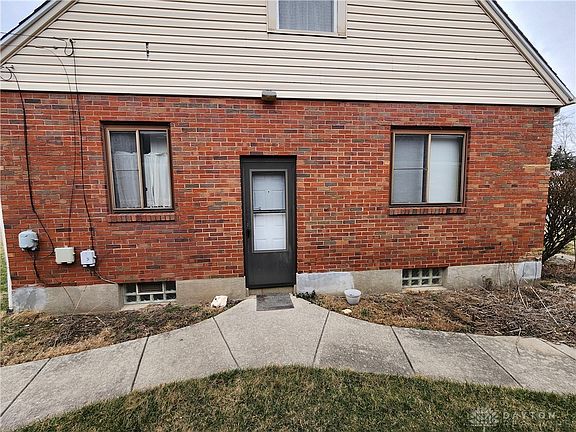 4th image of 610 W Hillcrest Ave