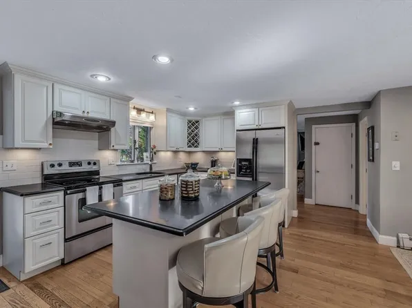52 Buccaneer Way, Mashpee, MA 02649
