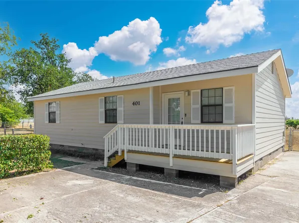 401 E Goodwin St, Bangs, TX 76823