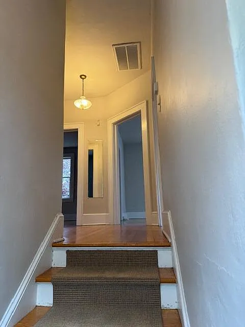 1 bed, 1.0 bath, 1231 sqft, $1,295 — Photo 3