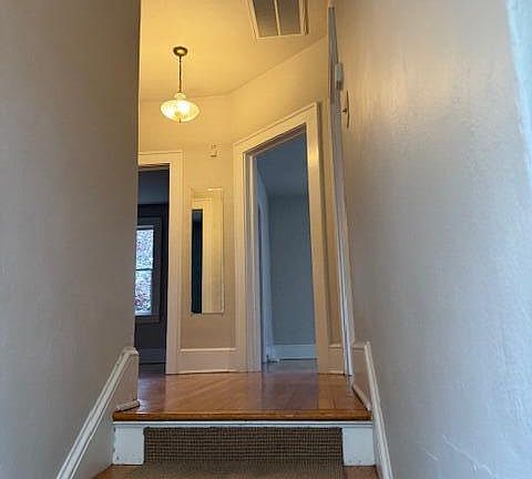 3rd image of 715 Ferdinand Ave SW