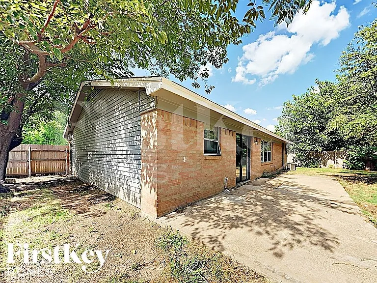 430 Kelly Ct — Photo 12