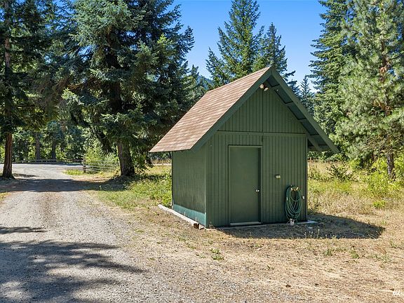 Additional Pump house for old well used as storage.