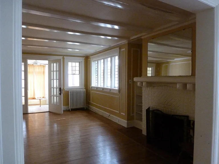 6243 Washington Ave — Photo 3