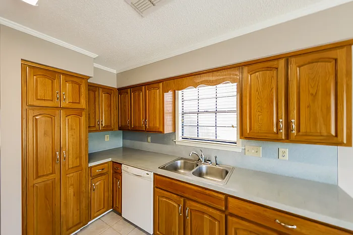 3 bed, 2.0 bath, 1681 sqft, $1,595 — Photo 4