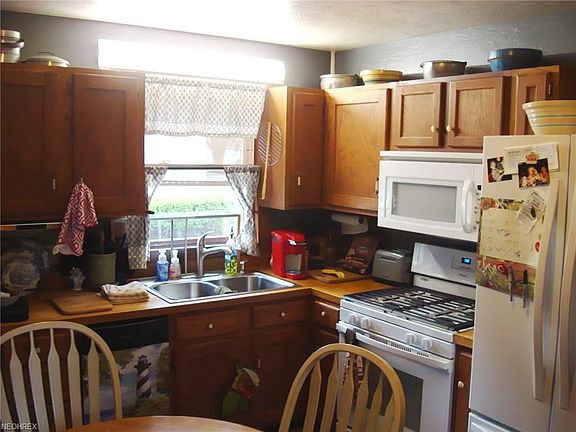 5th image of 851 Beaver St