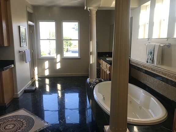 5th image of 9038 Cambridge Cir
