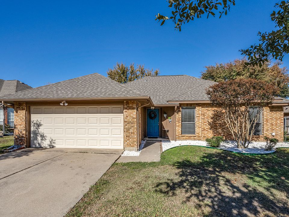 1st image of 22 Chimney Rock Dr