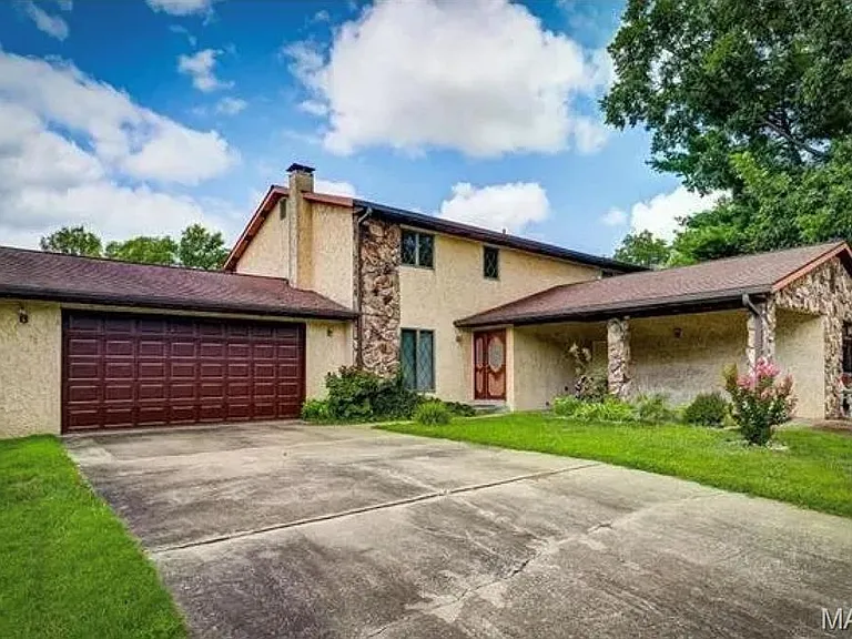 307 Britanna Dr — Photo 3