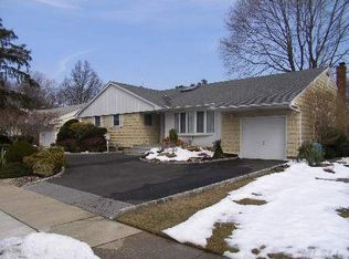 19 Ann Dr, Syosset, NY 11791