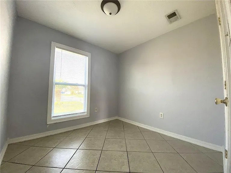 2836 Glenbrook Dr — Photo 10