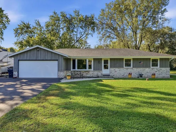S55W23639 Hickory Ridge DRIVE, Waukesha, WI 53189