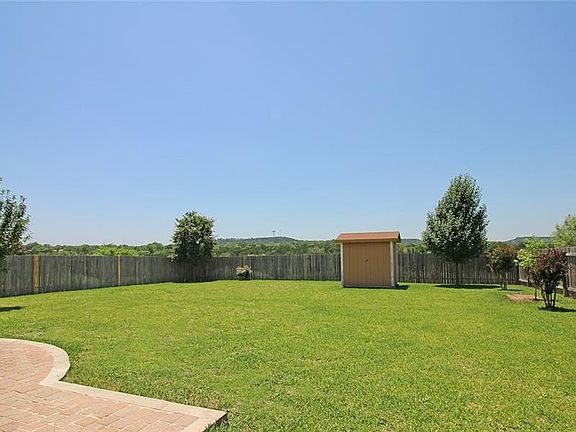 4th image of 2109 Lindsey Dr