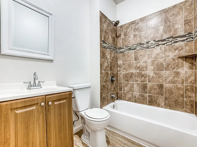 1628 Poplar St — Photo 11