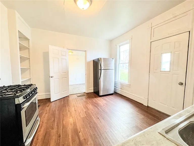 604 Center Ave — Photo 10