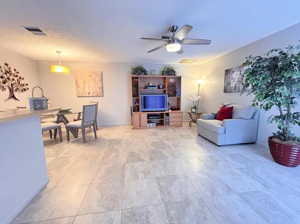 9 CROSSINGS Circle #D, Boynton Beach, FL 33435