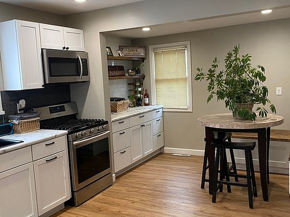 4th image of 82 N 23rd Rd