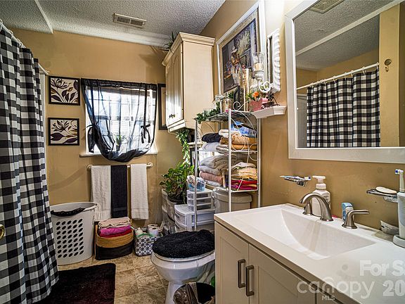 2nd image of 1595 N Long St